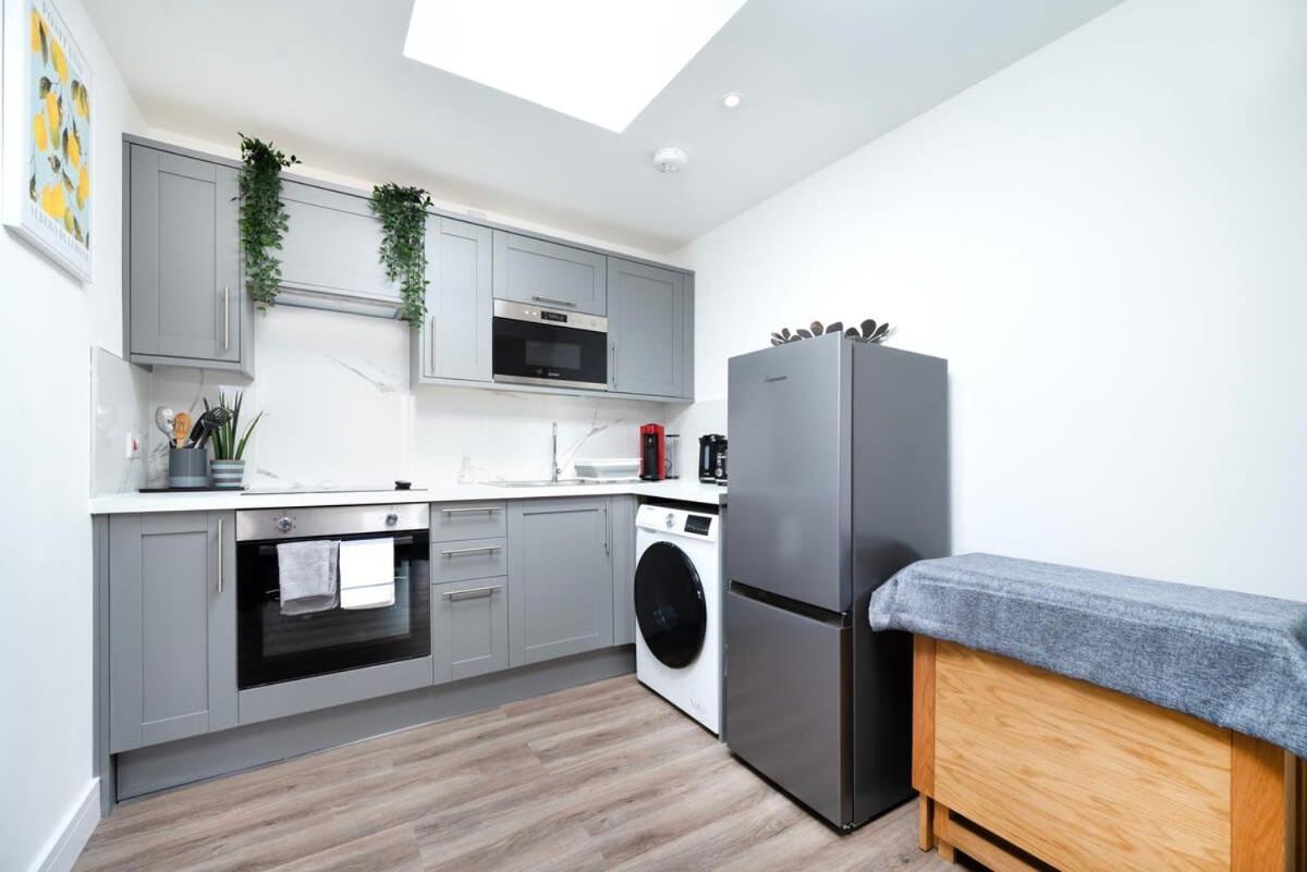 Cozy Single Level Flat With Parking Apartman Enfield Kültér fotó